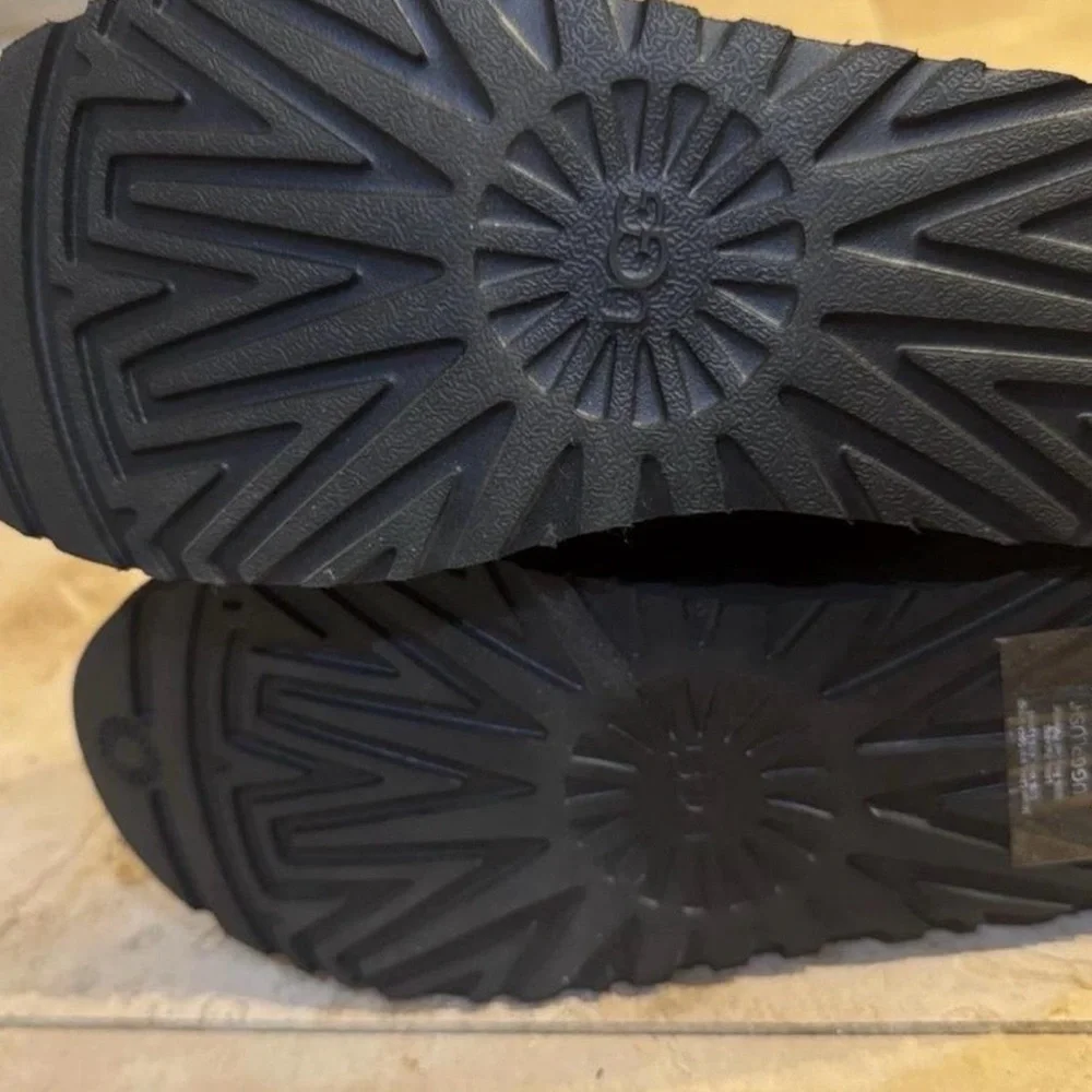 UGG Women's Classic Ultra Mini Leather Regan Black Boots Size 11 - Picture 2 of 5